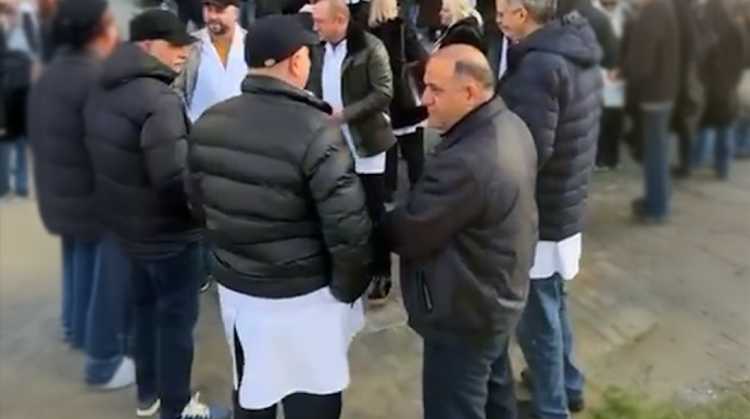 Həkimlər TƏBİB-in qarşısında aksiya keçirdi - VİDEO - YENİLƏNİB