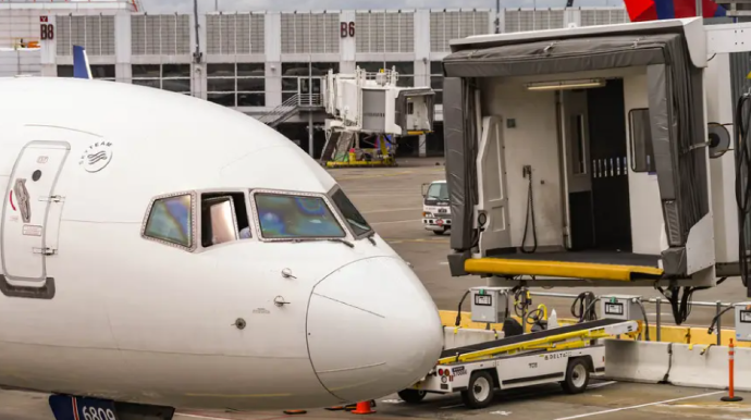 ABŞ hava limanında iki sərnişin təyyarəsi toqquşdu
