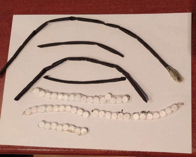 Narkotik vasitələri və psixotrop maddəni gizlədərək keçirməyə cəhd etdi