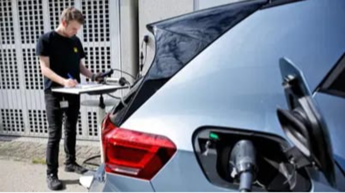 Elektromobilin batareyasını evdən dolduranda enerji itkisi artır – SƏBƏB  