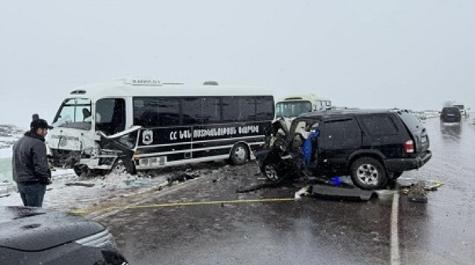 Полицейский автобус из кортежа Пашиняна попал в ДТП: есть погибший 