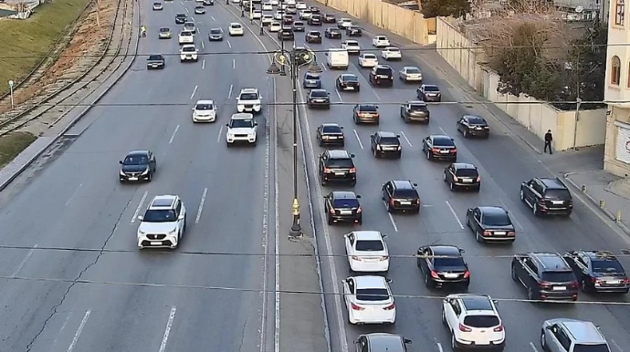 Paytaxtın bəzi küçələrində sıxlıq müşahidə olunur - SİYAHI 