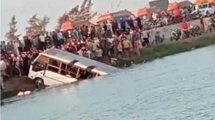 Misirdə avtobus çaya aşdı - 20 ÖLÜ