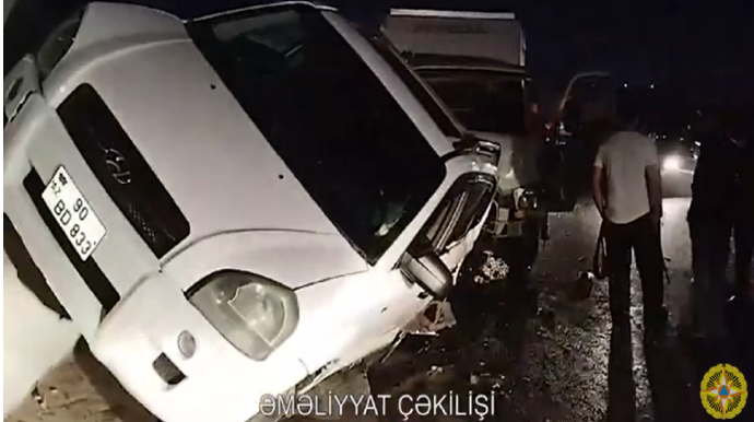Bakıda yük maşını ilə minik avtomobili toqquşdu, 1 nəfər...   - VİDEO - YENİLƏNİB