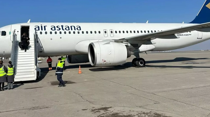 Almatıya uçan təyyarənin mühərriki sıradan çıxdı - AÇIQLAMA 