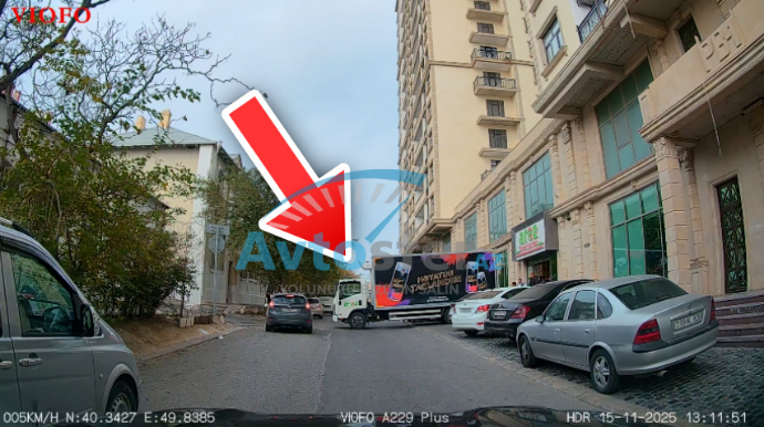 “Araz”ın yük maşını yolu kəsdi, sürücü isə yellənə-yellənə gəzir - VİDEO 