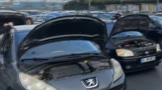 Zəlzələdə yüzlərlə maşının "karopka"sı  sıradan çıxdı - SƏBƏB 