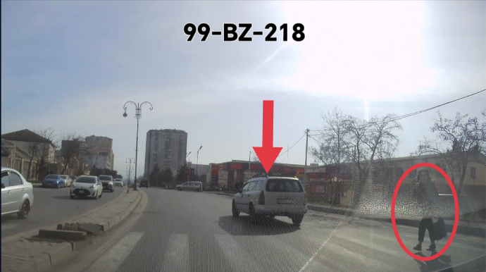 Sürücü keçidi keçən qadına yol verməyib təhlükə yaratdı - VİDEO