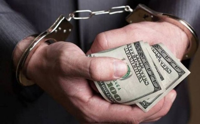 Prokuror “dustaq azad etdirən” şəxsə cəza istədi