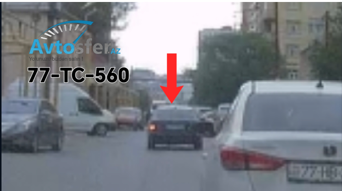 Yolu kəsib sərnişin düşürür, sonra isə onunla söhbət edir - VİDEO