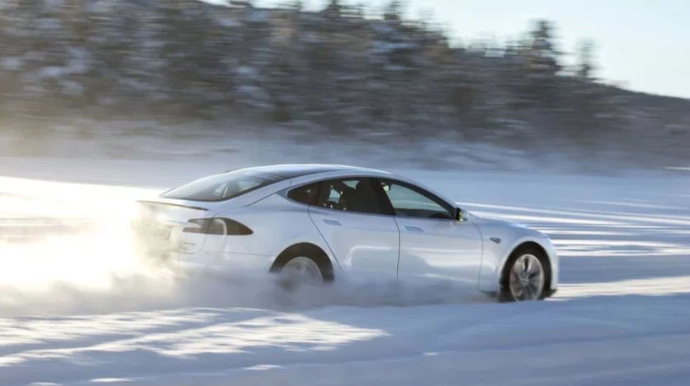 Qarlı havada elektromobili necə tormozlamalı? 