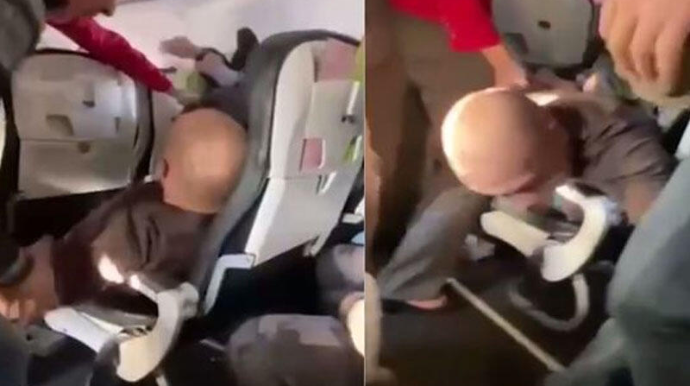 Təyyarə səmada olarkən sərnişinlər arasında dava düşdü - VİDEO 