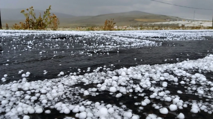 Bakıya diametri 4 mm olan dolu yağdı