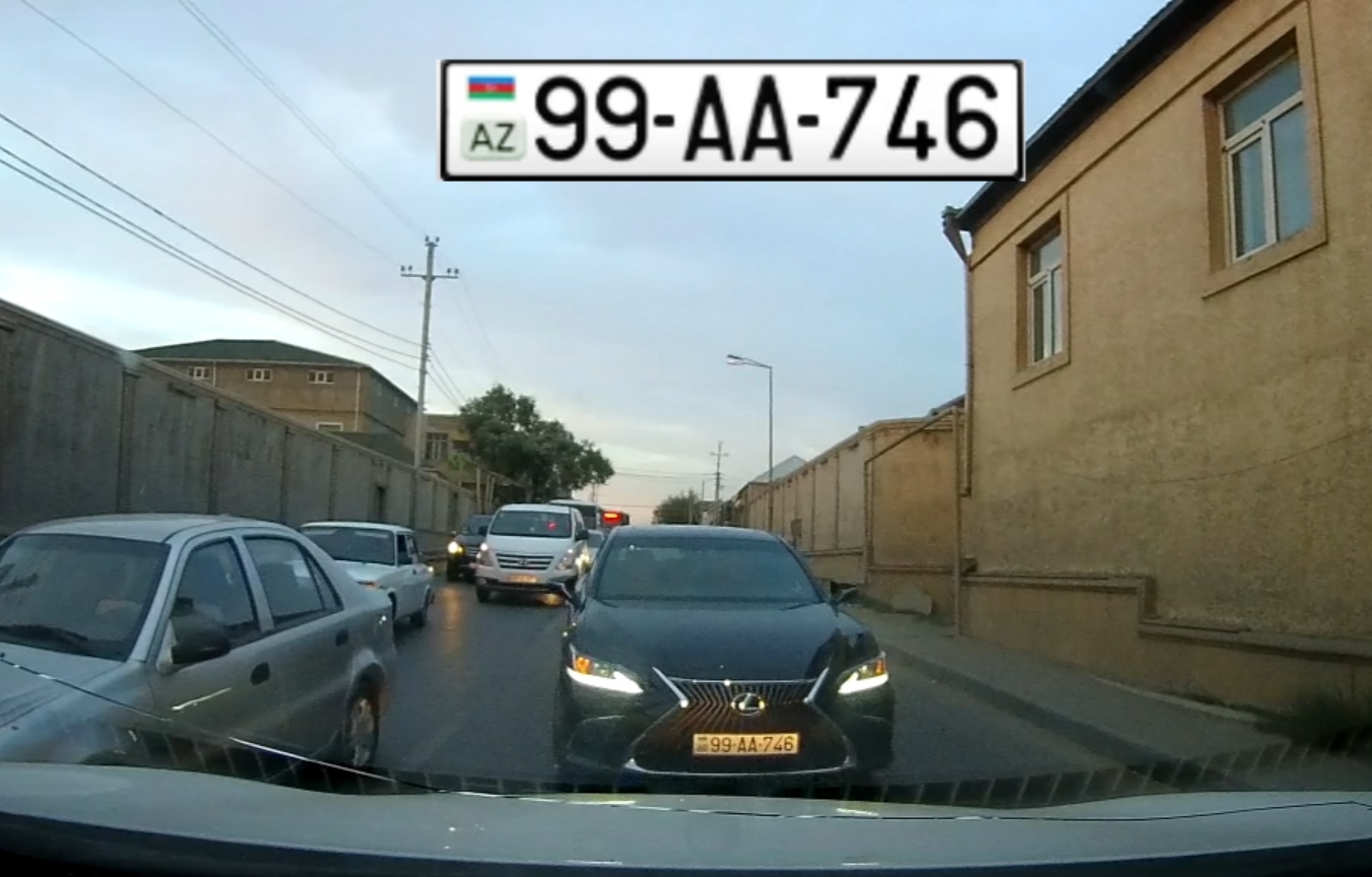 Bakıda "protiv" gedən "AA" nömrəli avtomobilin sürücüsü yolu kəsdi  - VİDEO