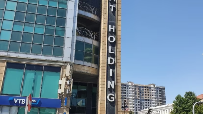 Mehdiyevin qardaşının tikdirdiyi qəzalı bina - Lifti belə yoxdur... - FOTO