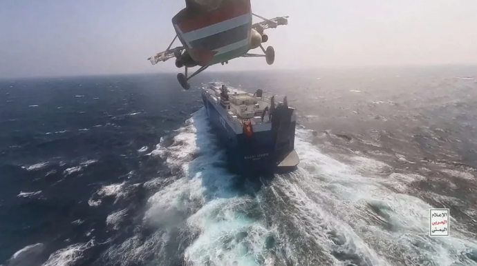 İran Oman sahillərində ABŞ gəmisinə hücum etdi 