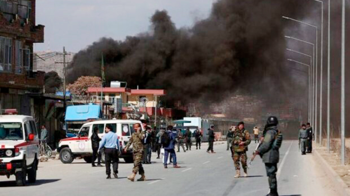 Məmurların olduğu maşın partladıldı - Ölənlər var - VİDEO