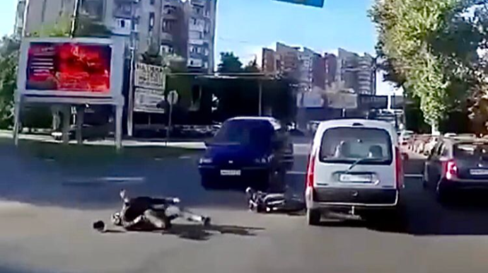 Qəza törədən sürücülər arasında dava düşdü   - VİDEO