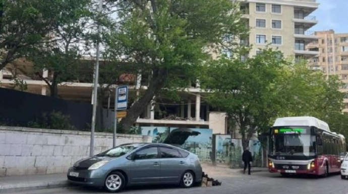 Avtobus dayanacağında və ikinci zolaqda maşın saxlayanlara xəbərdarlıq 