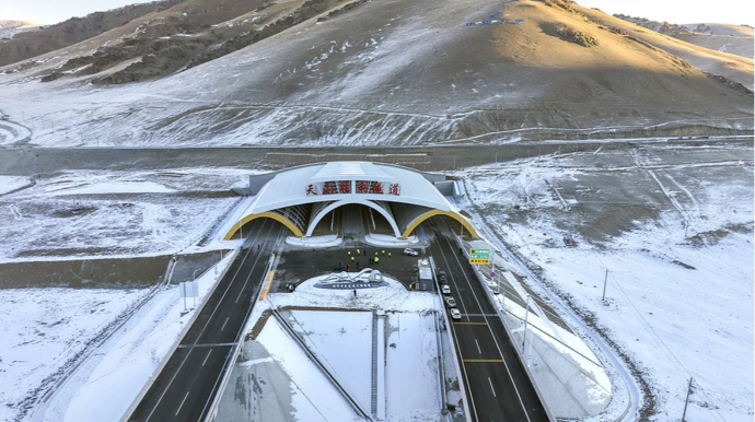 Çində 22 kilometr uzunluğunda avtomobil tunelinin açılışı oldu - FOTO