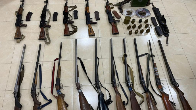 Qubada 5 avtomat, 11 qumbara tapıldı  - FOTO