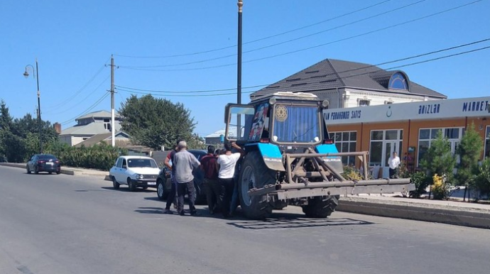 В Джалилабаде столкнулись трактор и легковой автомобиль