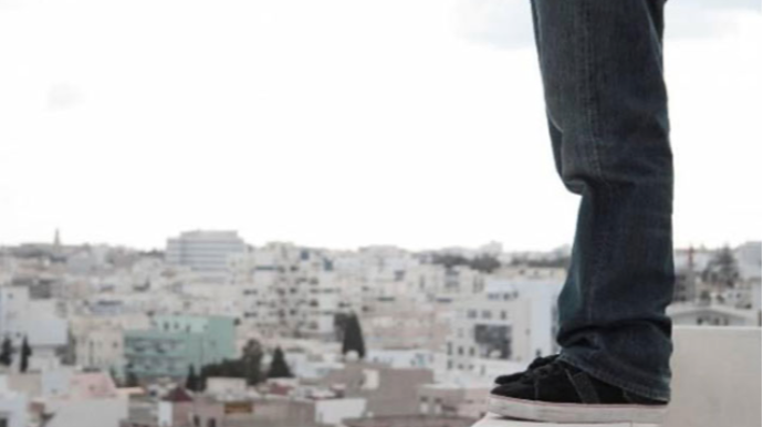 В Баку 36-летний мужчина бросился с 9-го этажа 