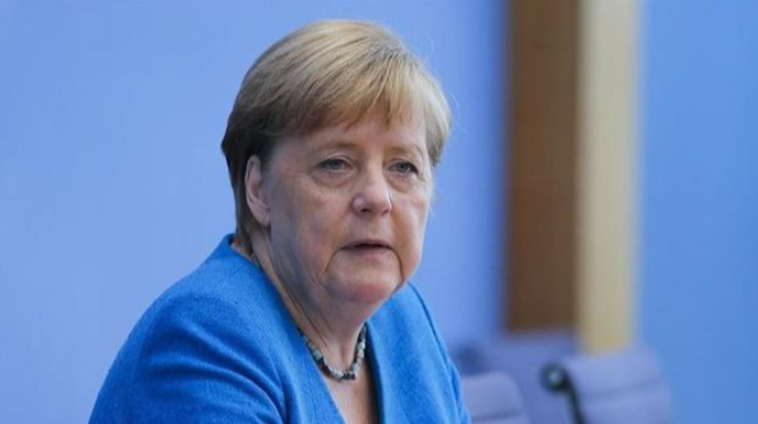 Merkeli canlı yayımda yuxu tutdu - VİDEO 