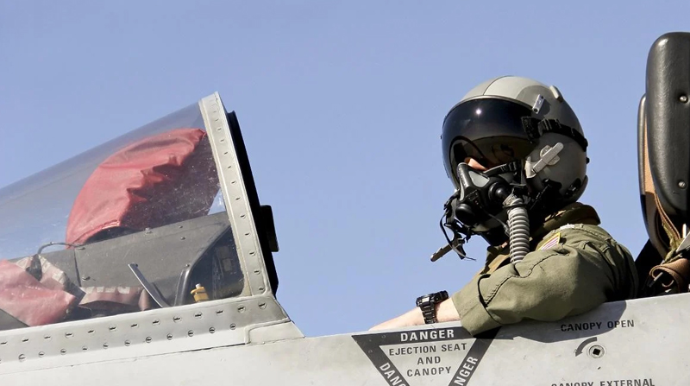 Niyə qırıcı təyyarə pilotları daim maska taxır? 