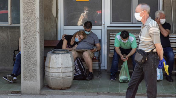 Serbiyada tibbi maska taxmayanlar cərimə ediləcək