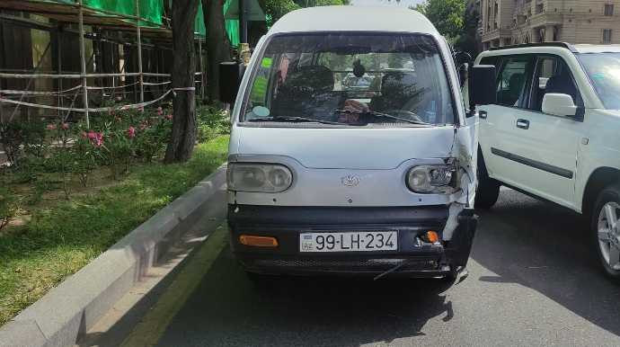 Yasamalda “Mercedes” “Daewoo”nu vurub qaçdı - FOTO 