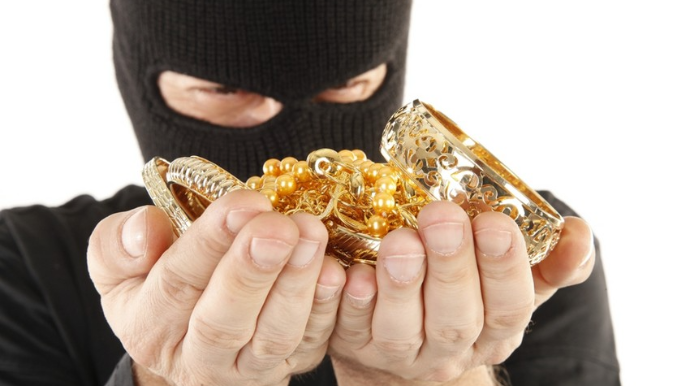 Bakıda evdən pul və qızıl oğurlanıb 