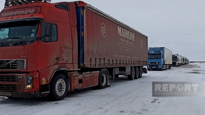 Bakı-Quba magistralında yük maşınları yolda qalıb  - FOTO