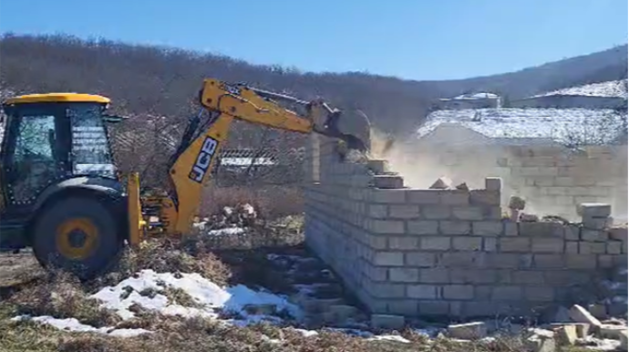 Qubada qanunsuz tikili söküldü - FOTO - VİDEO
