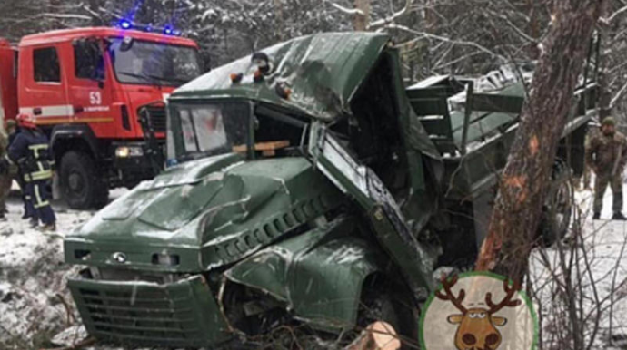 В Украине перевернулся грузовик с военными