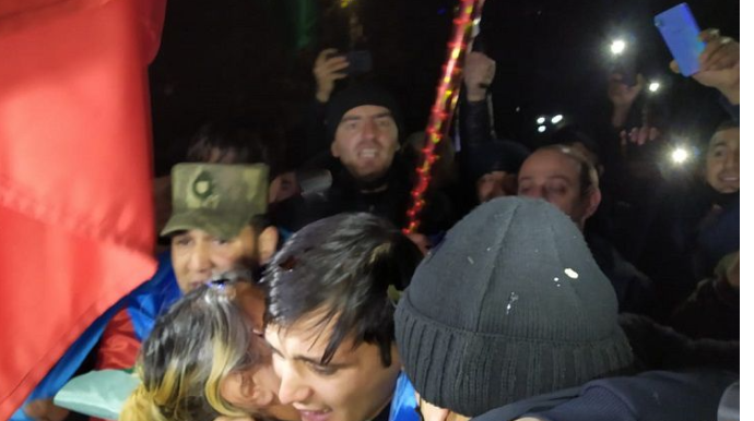 Əsirlikdən qurtarılan Bayram Kərimov evlərinə qayıdıb  - FOTO