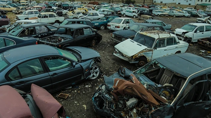 İllərdir cərimə meydançasında qalan maşınların taleyi necə olacaq – DYP və ekspertdən AÇIQLAMA 