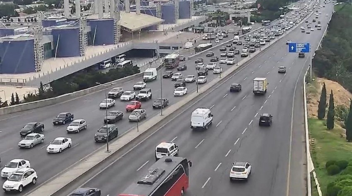 Bakının bu küçələrində sıxlıq var 