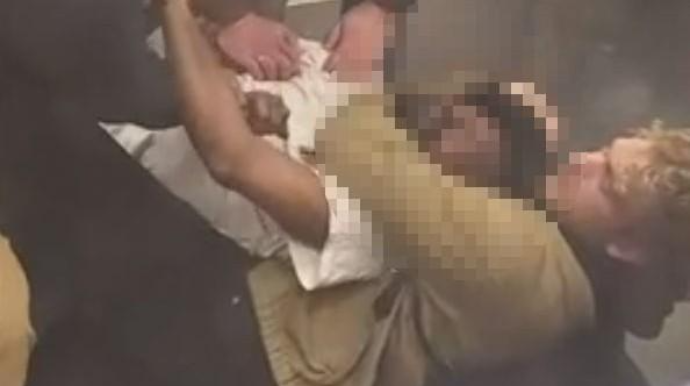 ABŞ-da hərbçi metroda sərnişini boğub, öldürdü - VİDEO 