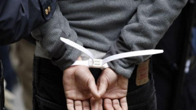 Həbsdə olan oğlunu azad etdirəcəyini dedi, minlərlə manatı ələ keçirdi 