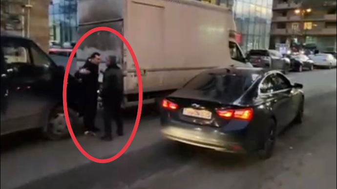 Bakıda qəzaya düşən sürücülər günahı bir-birinin üzərinə ataraq dava etdilər - VİDEO