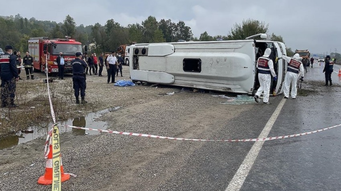 Türkiyədə ağır yol qəzası baş verib, ölənlər və yaralananlar var  - FOTO