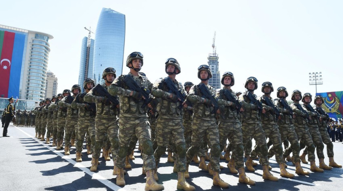 Azərbaycan hərbçiləri Moskvaya yola düşüb