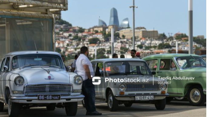 Bakıda qeyri-adi avtomobillərin sərgisi və festivalı keçirilib - FOTO