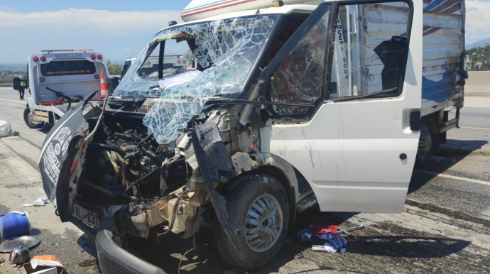 Türkiyədə yük maşını aşıb, 15 nəfər yaralanıb 