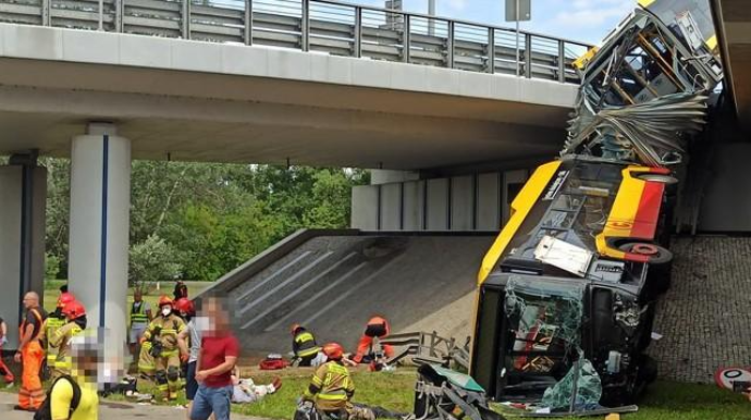 Sərnişin avtobusu körpüdən aşdı - 40 ölü 