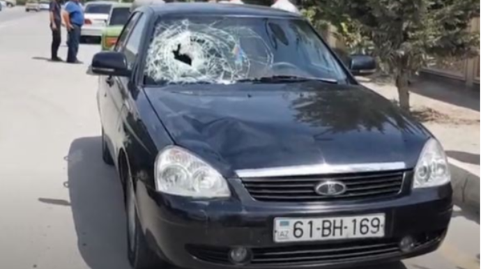 Ucarda avtomobil piayadanı vurdu - VİDEO 