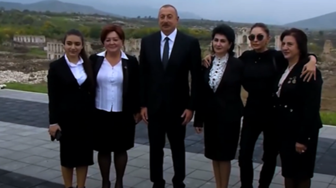 Keçmiş məcburi köçkünlər Mehriban Əliyevanı təbrik etdilər - VİDEO