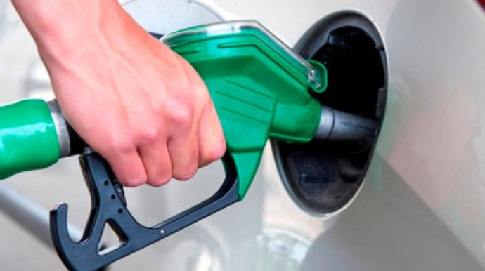 Paytaxtda avtomobil benzininin istehsalı azalıb