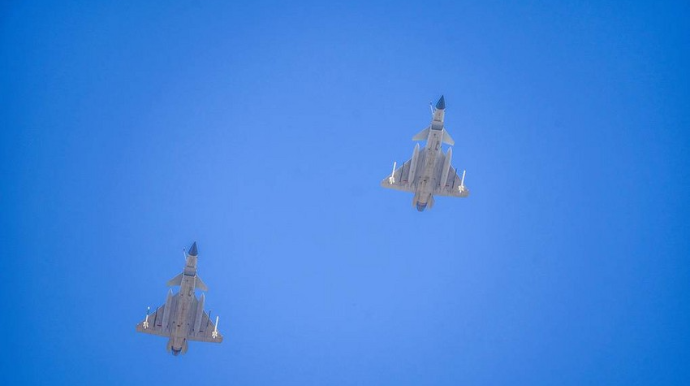 Çinin 30-a yaxın hərbi təyyarəsi Tayvanın hava məkanına daxil olub 